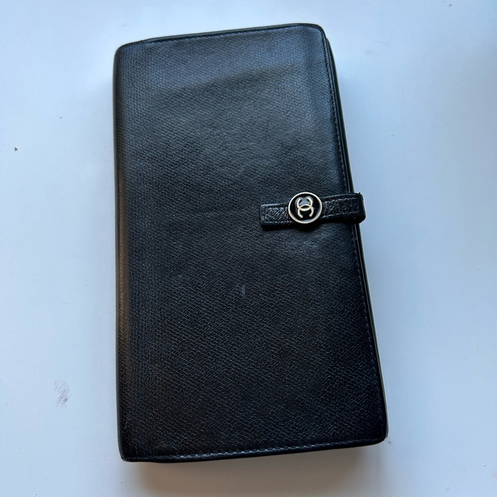 Black leather vintage chanel wallet